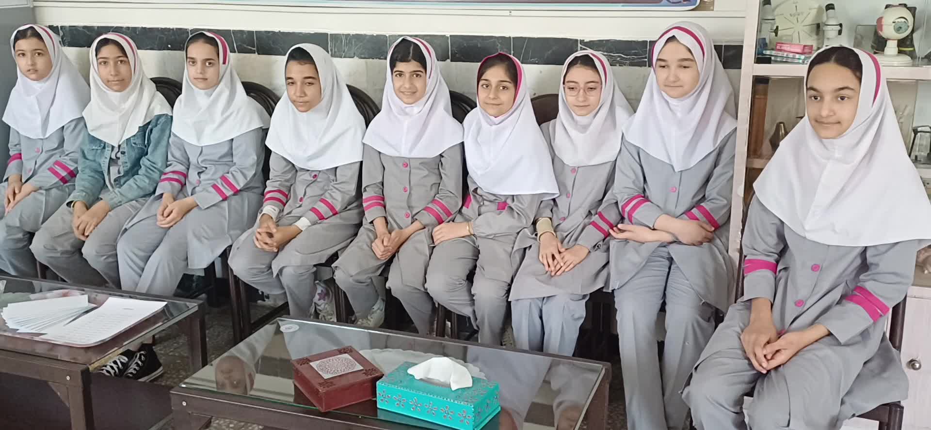 تحویل جایزه سرود سعید ایران